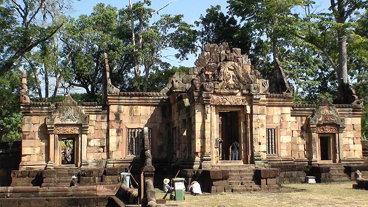 Entrance at Muang Tam, seen from the back. Workers are keeping the grounds clean