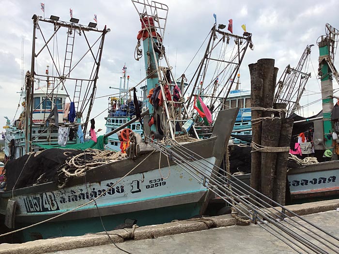 Boats in Paknam Pran on the quays.