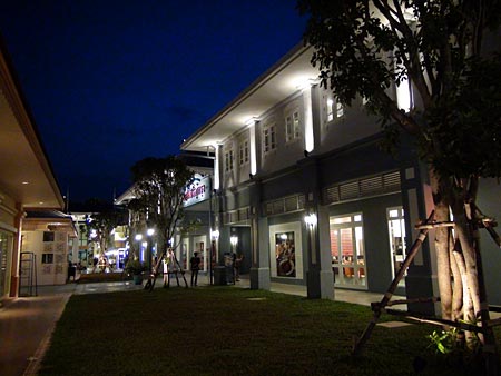 Inside Asiatique The Riverside