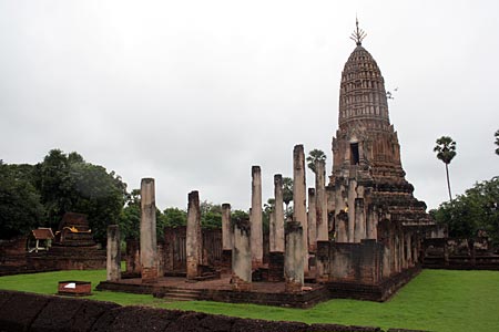 Wat Phra Si Rattana Mahathat, Si Satchanalai. Assembly Hall (Viharn) in front the Ayutthaya-style prang