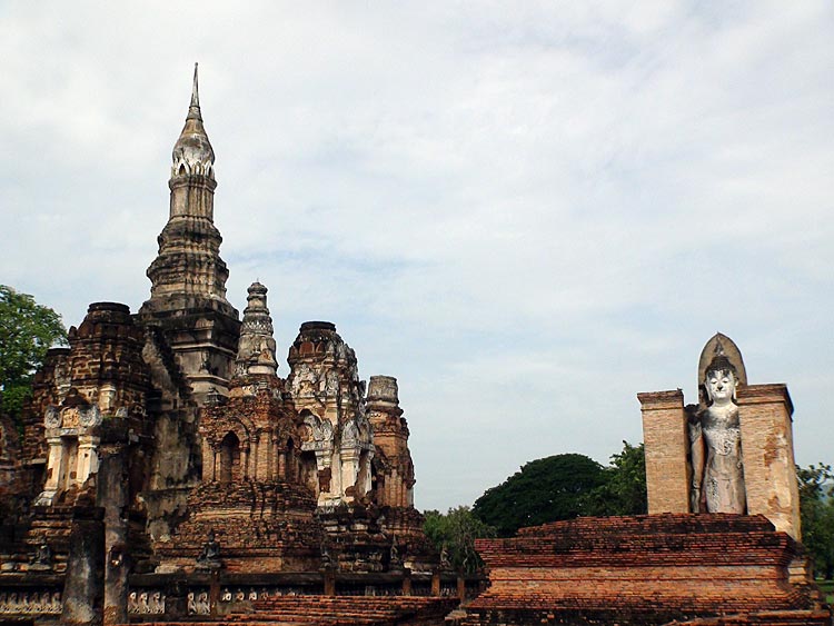 Central group with Mandapa (and Standing Buddha) to the right