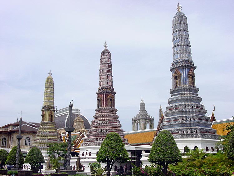 Three (of 8) differently colored prangs around the Wat Phrakaew compound.