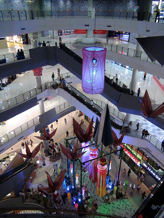 View towards the central atrium, from the upper floors (Gateway Ekamai, Bangkok)