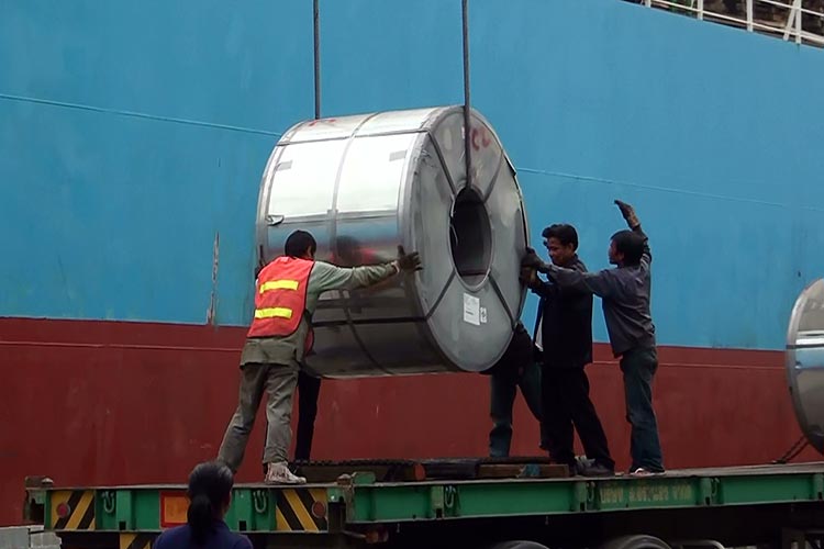 Unloading from a conventional vessel in Bangkok Port. 